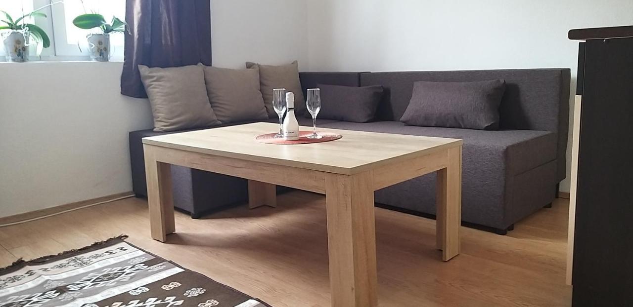Apartment Sajra Kulen Vakuf Esterno foto
